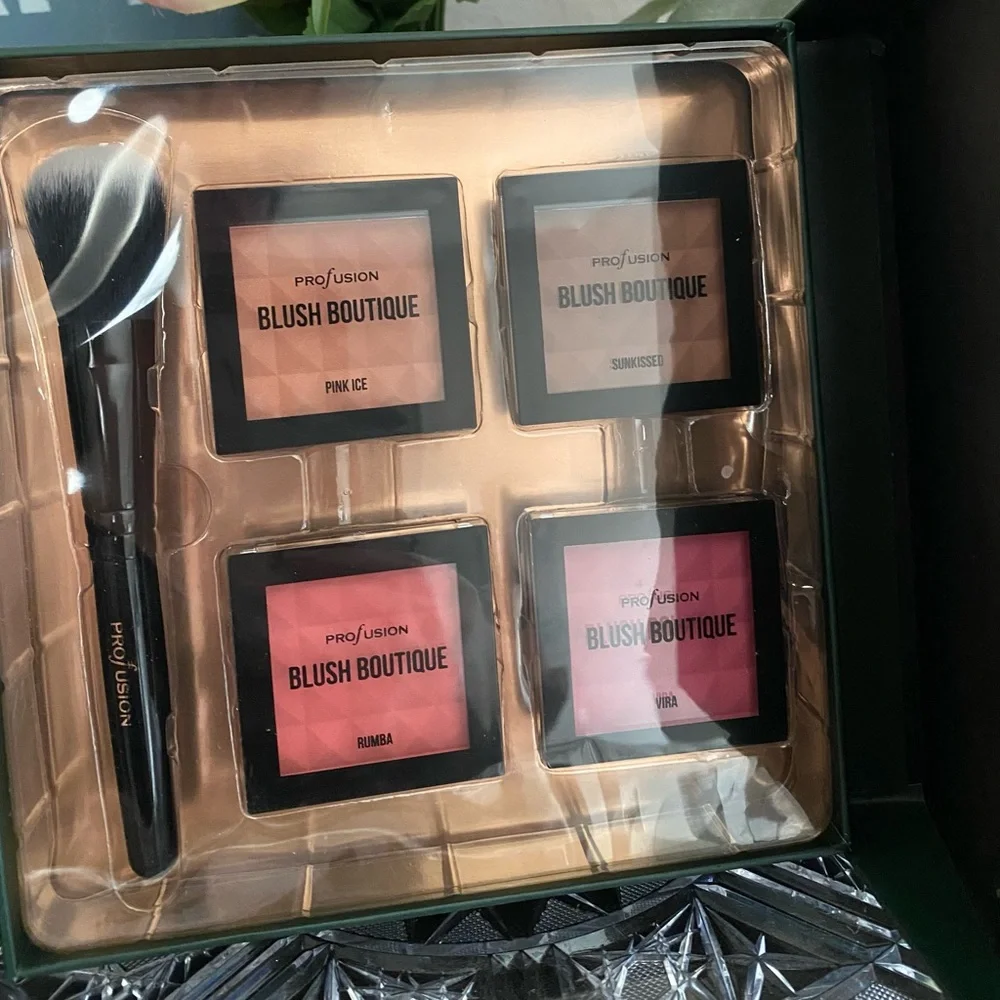 🆕🪷 PROFUSION LIMITED EDITION BLUSH BOUTIQUE PALETTE. BRAND NEW FACTORY SEALED.